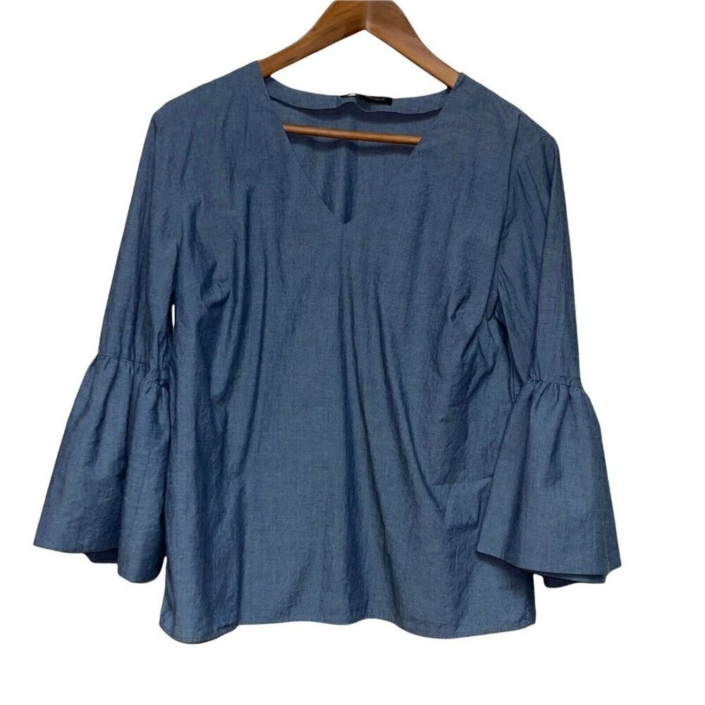Banana Republic Blue Chambray V-Neck 3/4 Bell Sleeve Blouse Size Medium